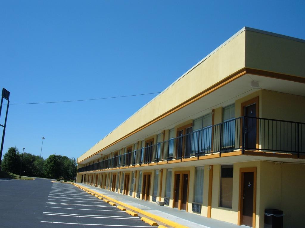 Days Inn By Wyndham Madison Exteriör bild