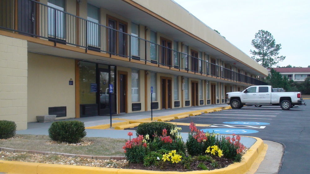 Days Inn By Wyndham Madison Exteriör bild