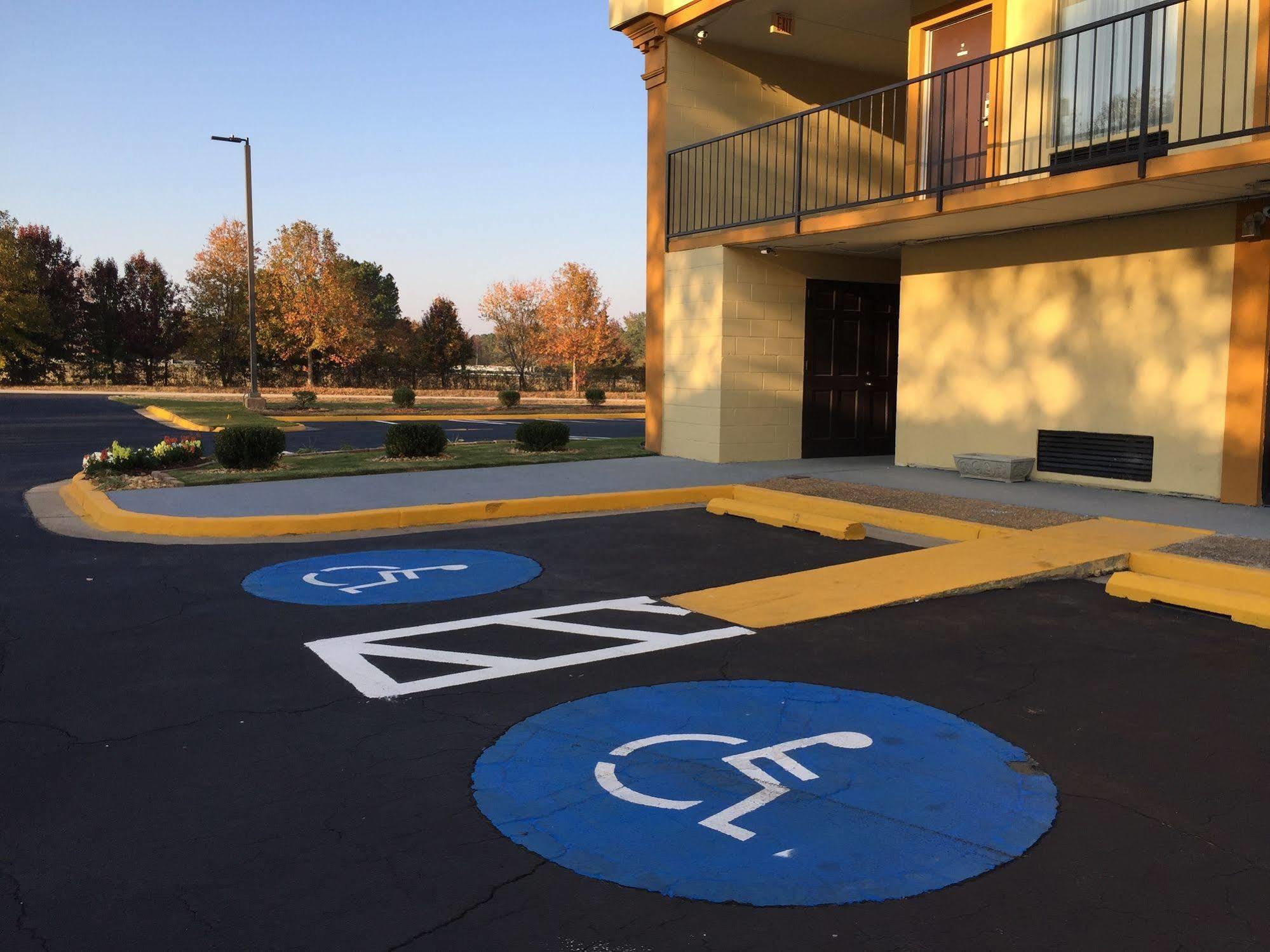 Days Inn By Wyndham Madison Exteriör bild